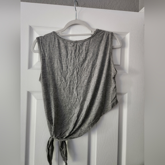 Crop top tank top with side tie - Picture 3 of 4